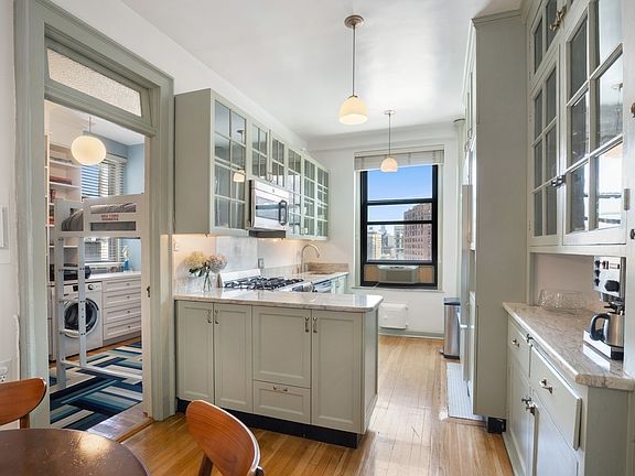 3rd image of 924 W End Ave APT 92
