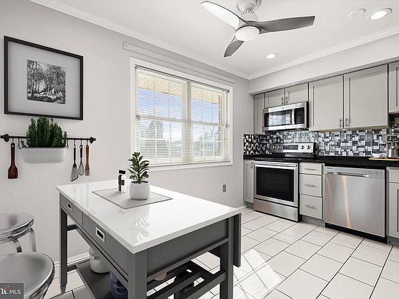 2nd image of 8 Middleview Ct