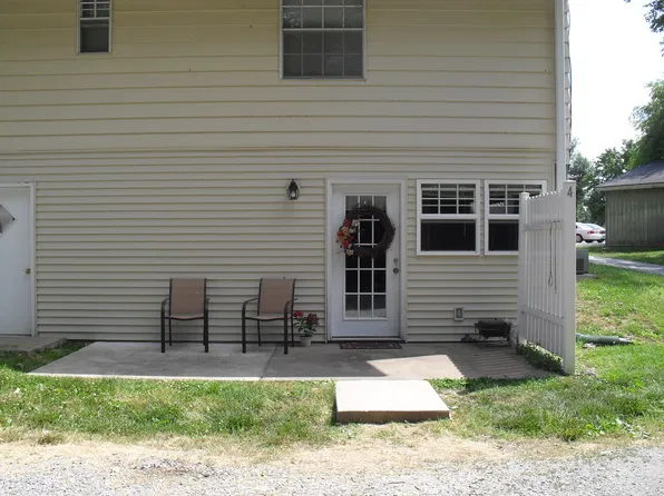 109 Village Dr APT 4, Carbondale, IL 62902