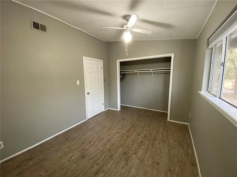 2413 Leon St #101 — Photo 14