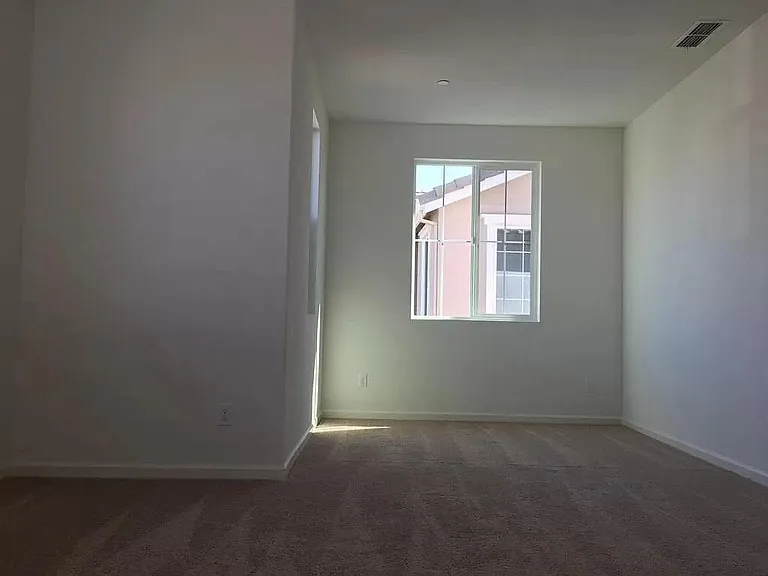 2522 Amelia Earhart Ave — Photo 13