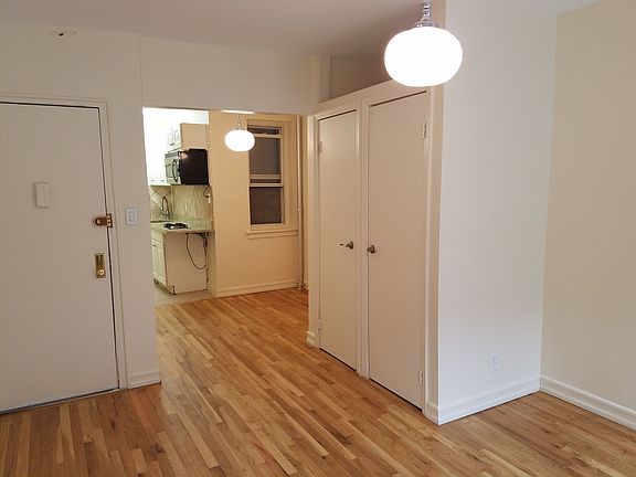 3rd image of 448 W 55th St APT 1C