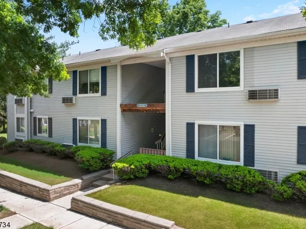 32 Steeplechase Ct, Franklin Twp., NJ 08873