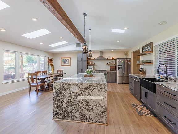 5th image of 2606 Irene Way