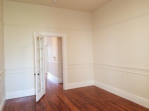 5th image of 952 Oak St