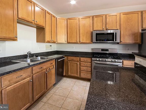 2nd image of 106 Hillside Ct