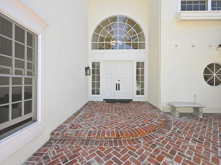 2 Belcourt Dr — Photo 2