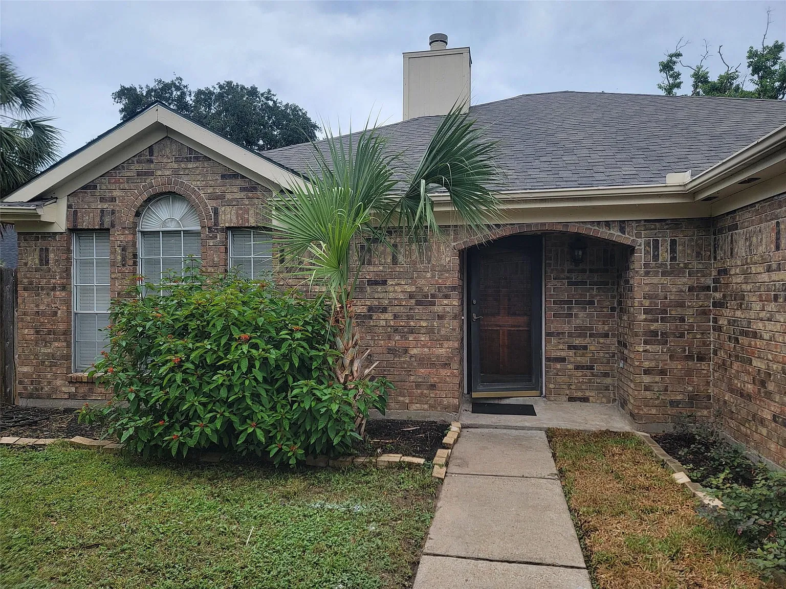 3 bed, 2.0 bath, 1892 sqft, $1,800 — Photo 2