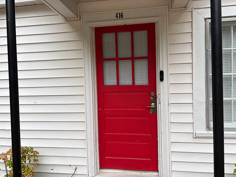 416 Manor Cir — Photo 2