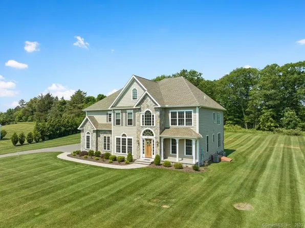 35 Farmers Court, Cheshire, CT 06410