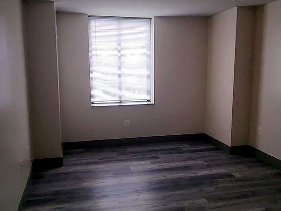 2nd image of 100A1012 Wells St #1012