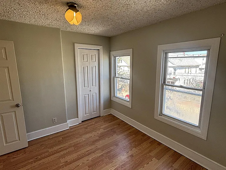 569 Main St — Photo 10