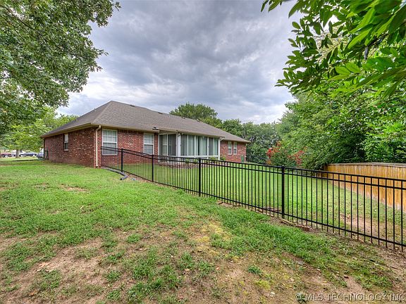 4th image of 26382 E 111th Ct S