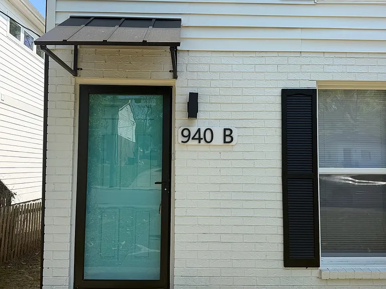 940 31st Ave N #B — Photo 1