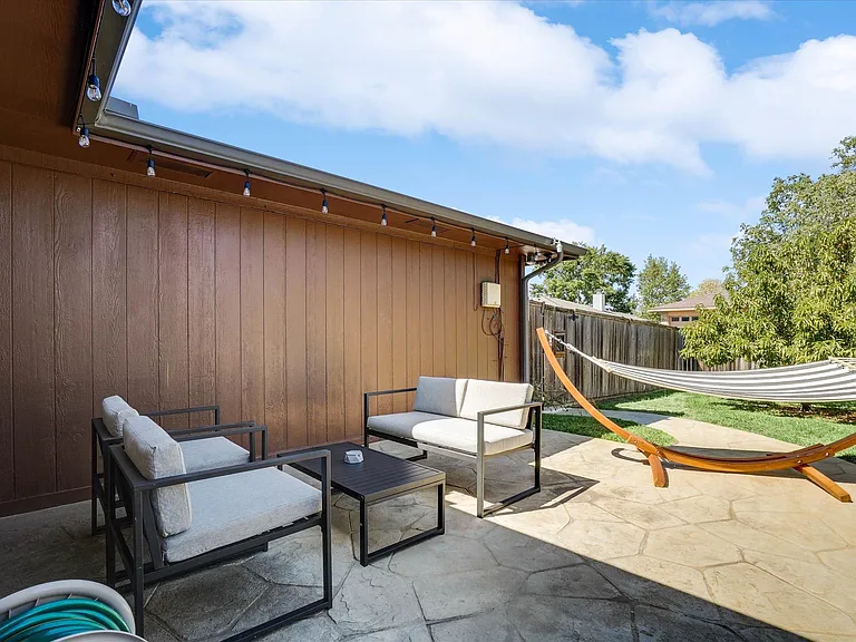 1725 Canterbury Ln — Photo 31