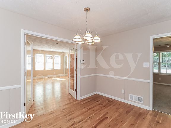4th image of 2835 Twin Springs Dr