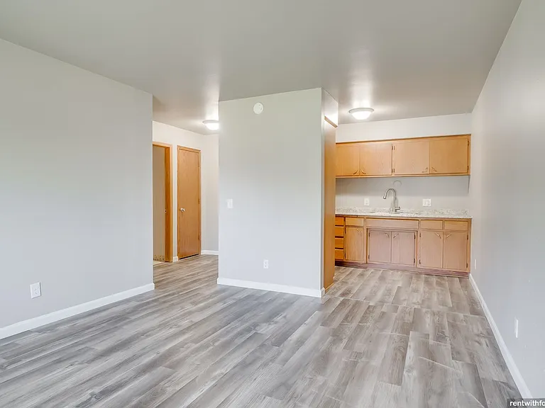 835 Merritt Ave — Photo 16