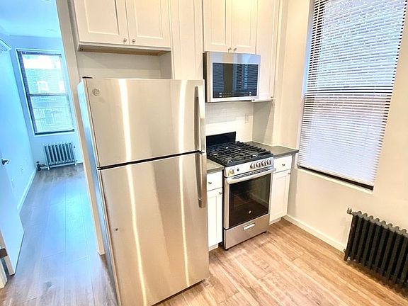 3rd image of 3114 36th St APT 1R