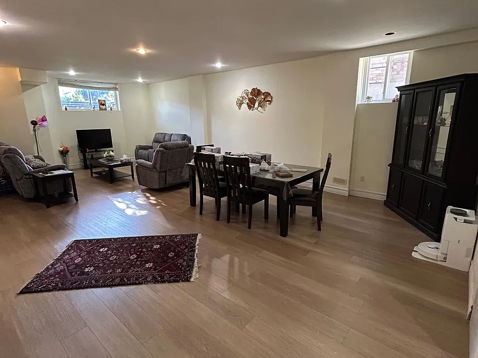 116 Leyburn Ave #BASEMENT