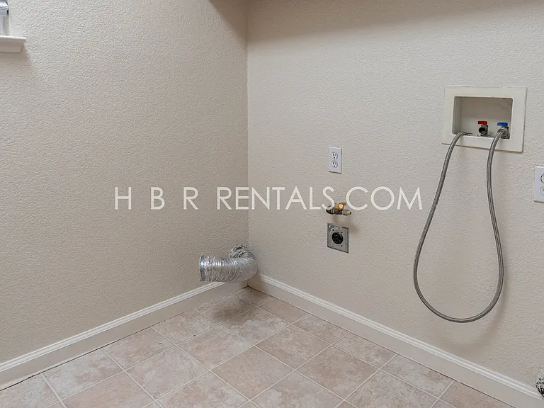 483 Summer Ln — Photo 30
