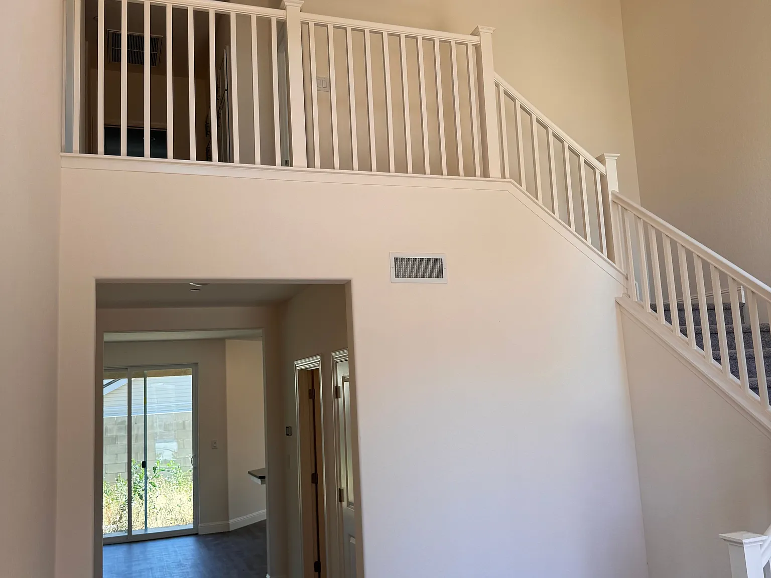 5 bed, 3.5 bath, 2908 sqft, $2,950 — Photo 3