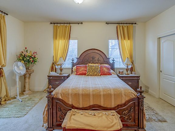 4th image of 2563 Riviera Court