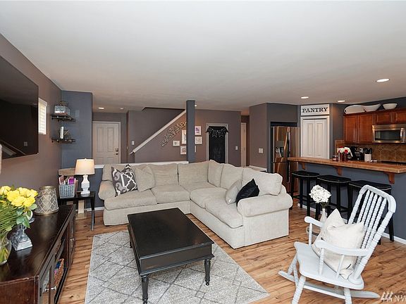 4th image of 3426 Celebration Ave E