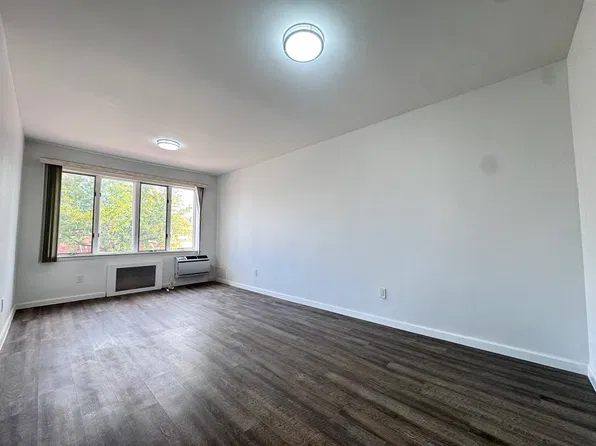 1986 W 9th St #2F, Brooklyn, NY 11223