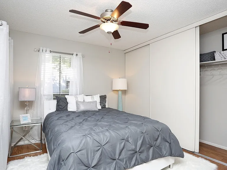 Sandcastle Apartments — Photo 17