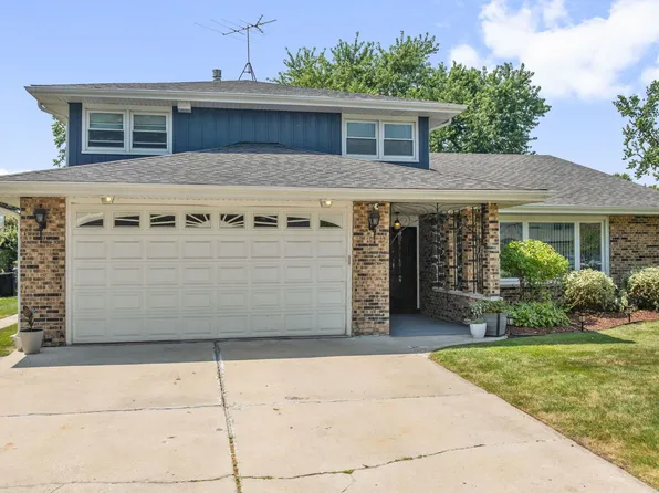 10362 S Alta Dr, Palos Hills, IL 60465