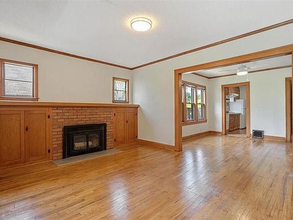 4th image of 6046 Gladstone Blvd