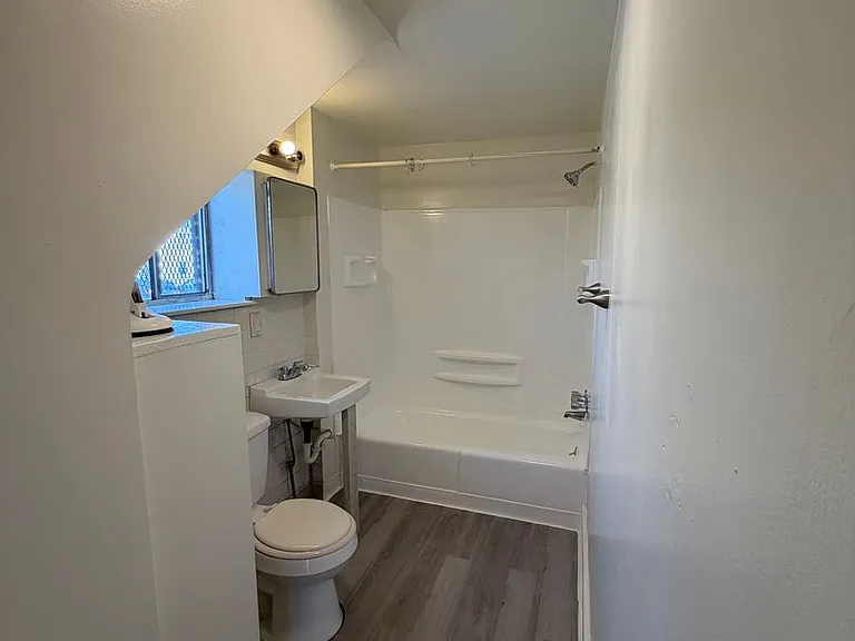 717 W Market St — Photo 5