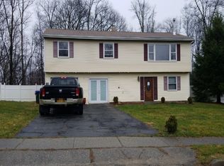 15 Rondack Rd, Middletown, NY 10941