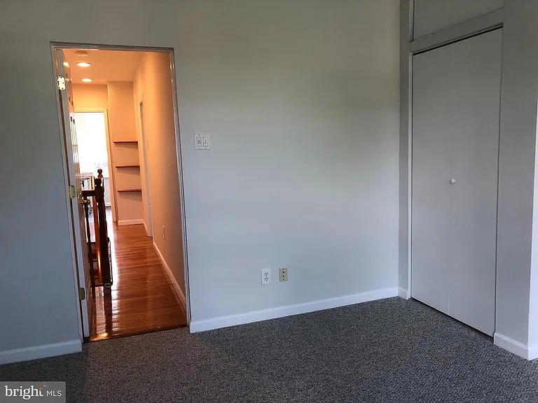 327 Point St — Photo 8