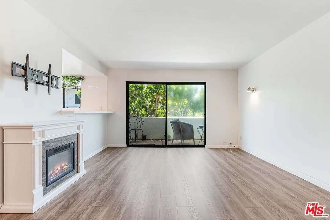 1 bed, 1.0 bath, 778 sqft, $2,695 — Photo 3
