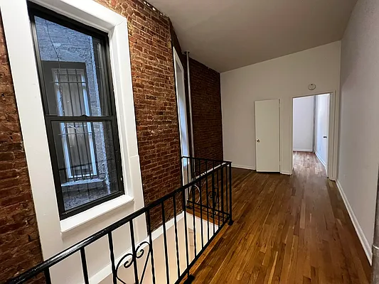 Rented by Salon Realty Corp | media 1