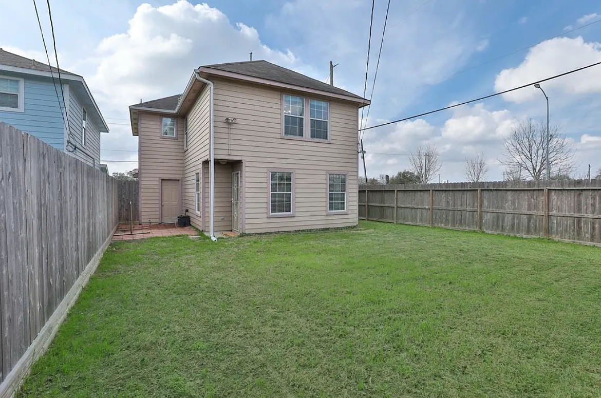 3 bed, 2.5 bath, 1780 sqft, $1,800 — Photo 2