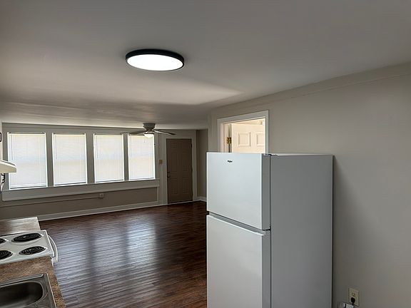 3rd image of 1022 W Main St #1