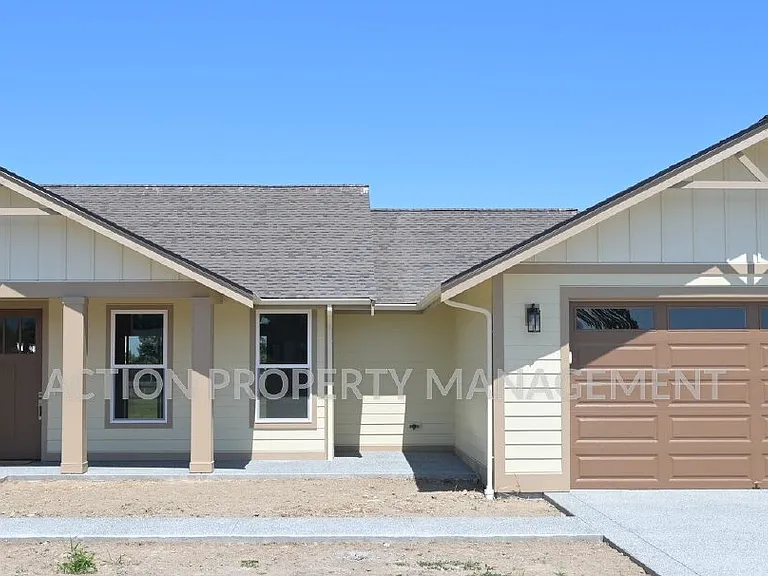 114 Turner Pl — Photo 1