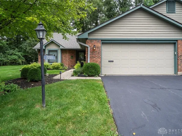 2221 Tall Timber Ct, Fairborn, OH 45324