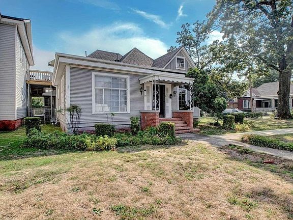 4th image of 1921 Wright Ave