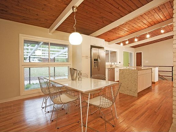 5th image of 3552 Eaglerock Dr