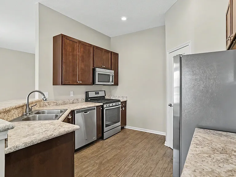 800 Redwood Ln — Photo 19