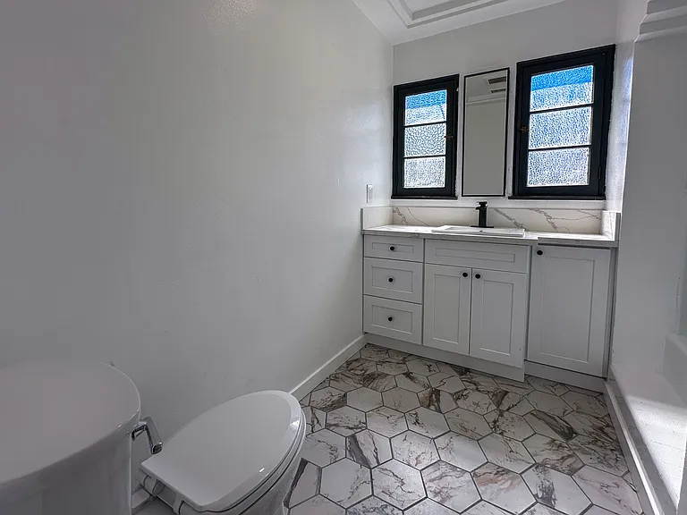 1521 S Stanley Ave — Photo 13