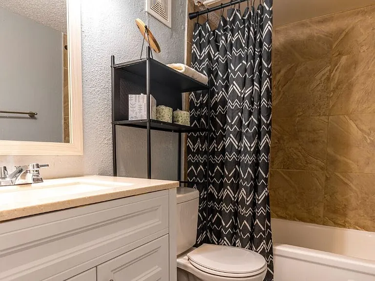 2750 E Ledbetter Dr #1 — Photo 7
