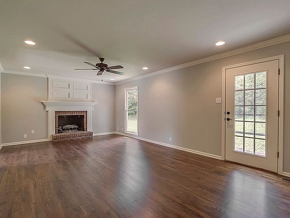 4th image of 6705 Glenmore Cir