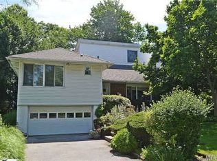 3 Gilbert Rd, Great Neck, NY 11024