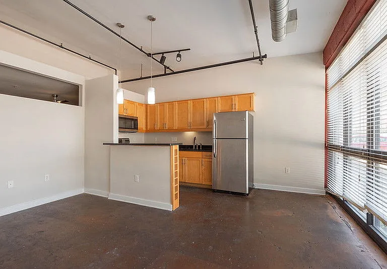 301 Dunlop St N — Photo 4