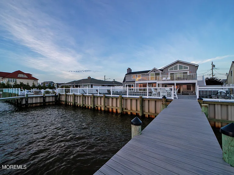 340 Bay Ln — Photo 43