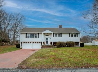 9 North Dr, Middletown, RI 02842